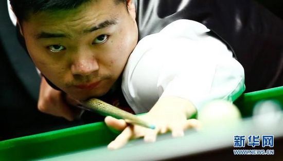 据有利位置 据有利位置